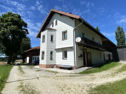 Altes Wohnhaus - Haus kaufen in Reut - Altes Wohnhaus mit nur einem direkten Nachbarhof (unbewohnt)