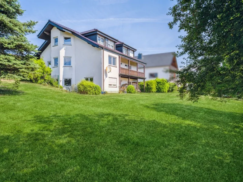 Titelbild - Haus kaufen in Hellenthal - Hellenthal - Leben wo Andere Urlaub machen - Modernes 2-Familienhaus in ruhiger grüner Lage