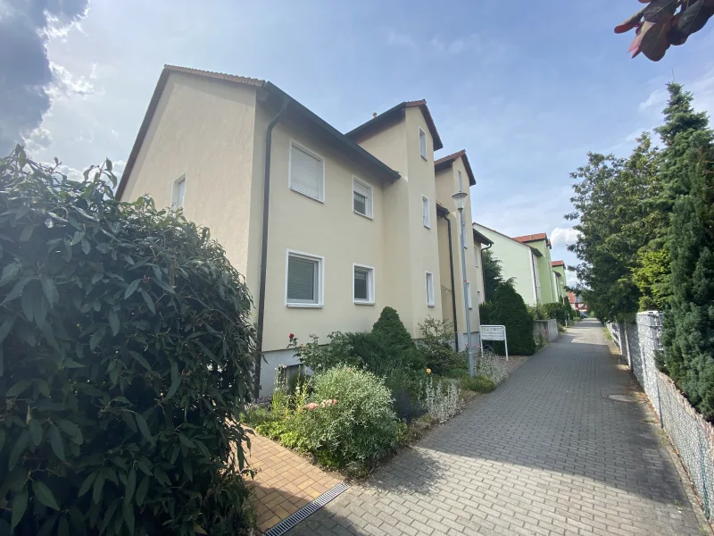 Ansicht Haus - Wohnung kaufen in Merseburg - Eigentumswohnung in Merseburgs ruhiger und neugebauter Lage