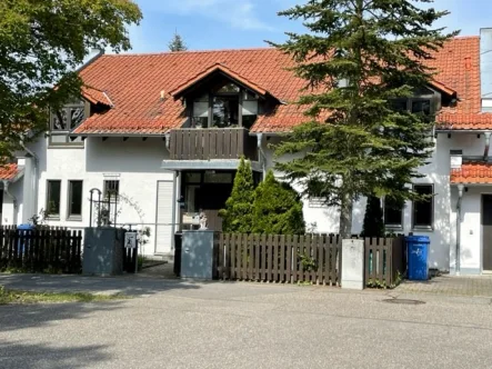 Titelbild - Haus kaufen in Straubing - Zwei-Familien-Haus in perfekter Wohnlage, Straubing-SW, OG bestens vermietet, EG frei beziehbar