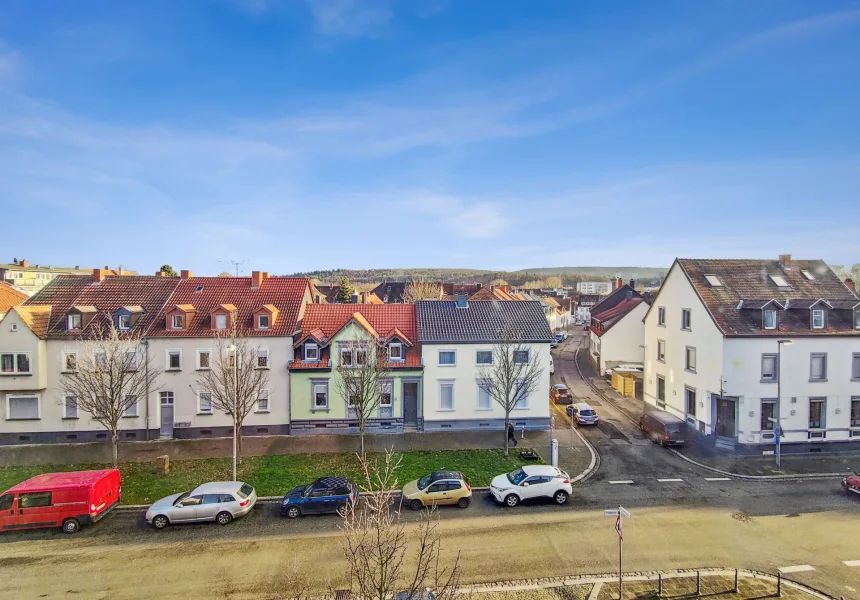 Aussicht - Wohnung kaufen in Kaiserslautern - Komplett sanierte, vermietete 3-Zimmer-Dachgeschosswohnung in Kaiserslautern zu verkaufen