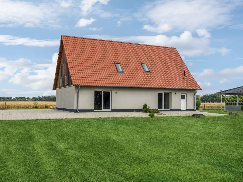 Titelbild - Haus kaufen in Bugewitz - NEU - 2023 komplett Kernsaniertes Einfamilienhaus mit Ferienwohnung am Stettiner Haff Nähe Anklam