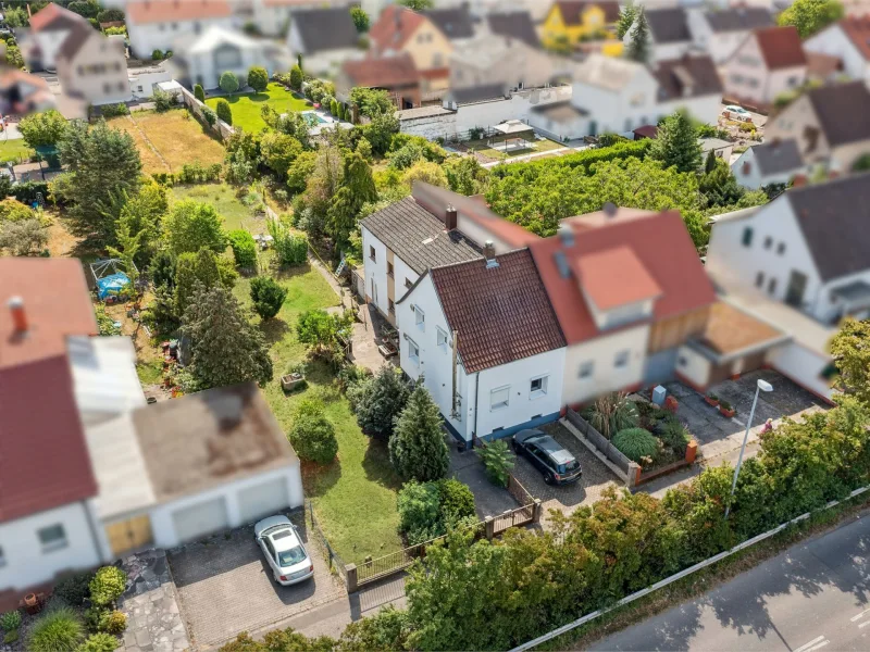 Hausansicht - Haus kaufen in Bobenheim-Roxheim - Sanierte Doppelhaushälfte mit großem Grundstück in Bobenheim-Roxheim