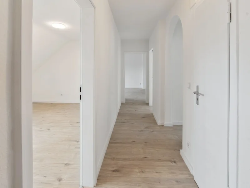 Flur - Wohnung kaufen in Krefeld - Großzügige 3-Zimmer-Dachgeschosswohnung in der Stadtmitte von Krefeld