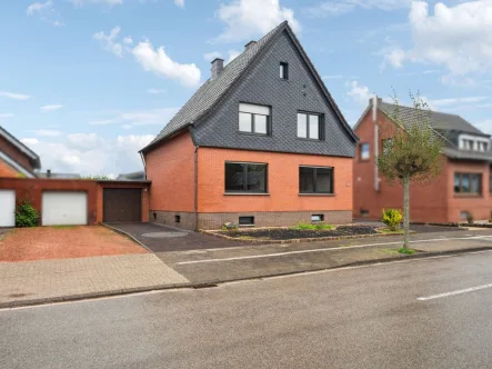 Titelbild - Haus kaufen in Gangelt - Freistehender Einfamilientraum in bevorzugter Lage von Gangelt