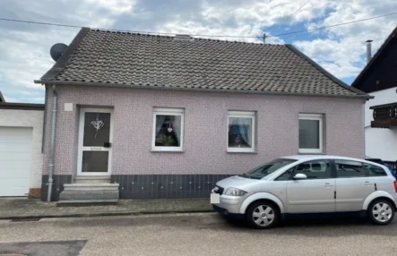 Titelfoto - Haus kaufen in Saarbrücken Dudweiler - Einfamilienhaus in Saarbrücken-OT