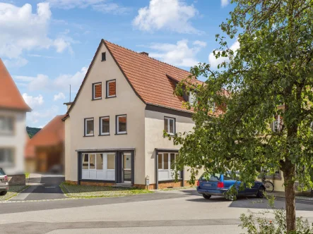 Titelbild  - Haus kaufen in Fladungen - Kapitalanleger aufgepasst! Kernsaniertes Mehrfamilienhaus mitten im Stadtkern - leerstehend!