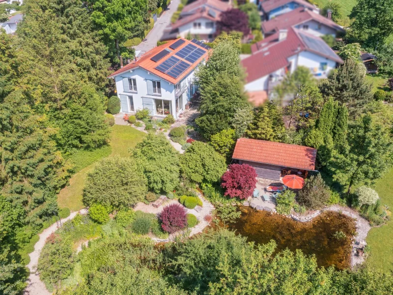 Grundstück Rückansicht - Haus kaufen in Kolbermoor - Einzigartiges Einfamilienhaus mit Einliegerwohnung auf einem großzügigem Grundstück in Kolbermoor