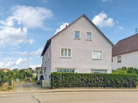 Generationenhaus mit Platz - Haus kaufen in Eschach - Generationenhaus mit viel Platz sucht Großfamilie oder Investor