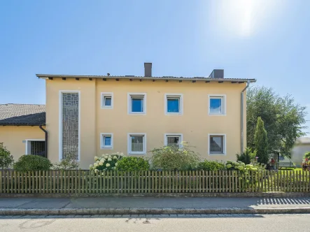 Hausansicht - Haus kaufen in Schrobenhausen - 3-Familien-Haus in Schrobenhausen