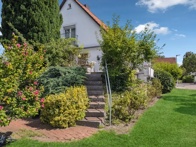 Terrasse und Hausansicht_2