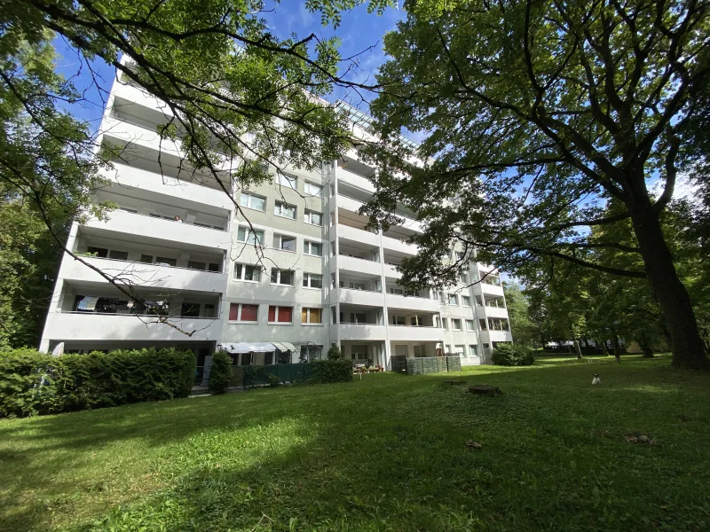 Hausansicht - Wohnung kaufen in München - Hervorragendes Apartment zur Kapitalanlage in München-Neuperlach