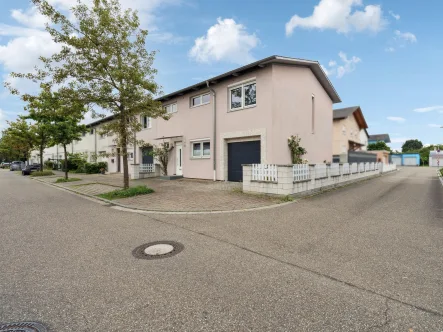 Hausansicht - Haus kaufen in Lahr - Haus mit klasse Aufteilung und Garten in Lahr