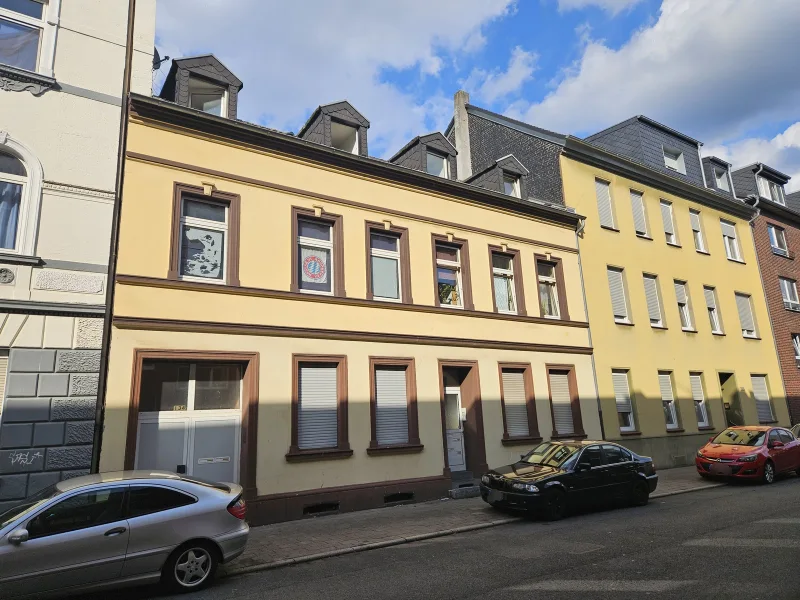 Titelbild - Haus kaufen in Oberhausen - Vollvermietetes 7-Familienhaus in zentraler Lage von Oberhausen