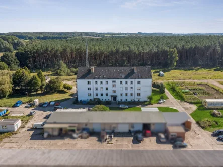 Startbild - Haus kaufen in Lüdersdorf - XXL-Anlageobjekt-ideal für Firmen und/oder Handwerker in Lüdersdorf