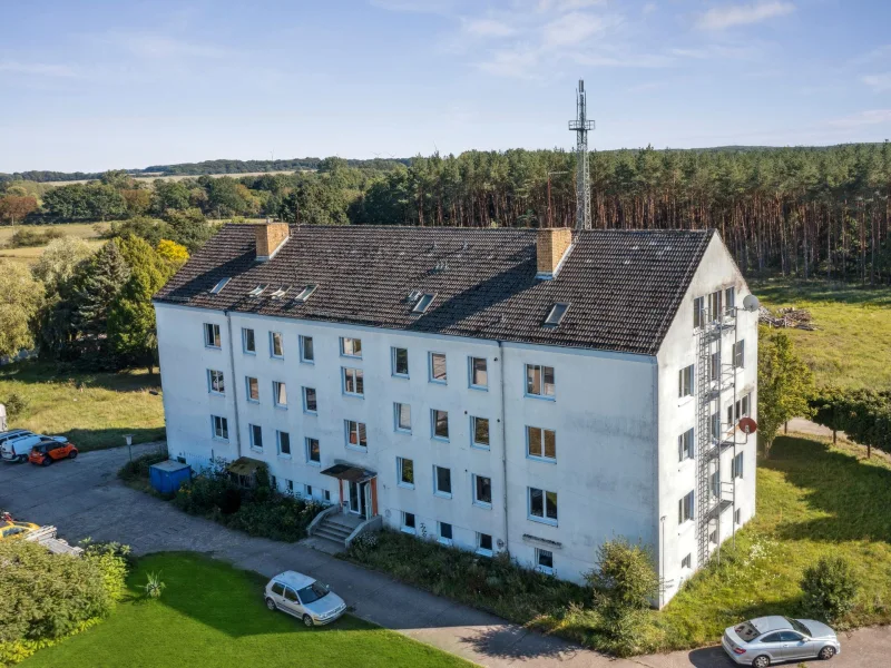 Hausansicht - Haus kaufen in Lüdersdorf - XXL-Anlageobjekt-ideal für Firmen und/oder Handwerker in Lüdersdorf