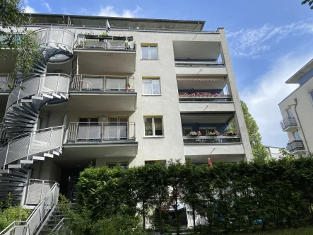 Außenansicht - 1 - Wohnung kaufen in Berlin - Vermietete 1,5-Zimmer-Eigentumswohnung mit Balkon in der Nähe der Altstadt von Berlin Köpenick  