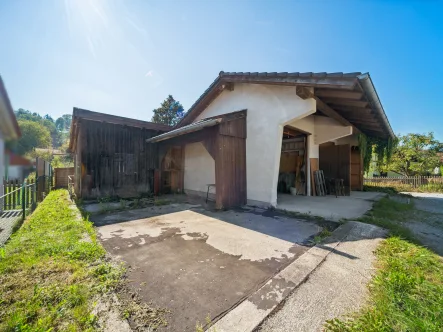 Titelbild - Grundstück kaufen in Huglfing - Wieder verfügbar in Huglfing: Baugrundstück mit 2 sehr großen Garagen und Vollunterkellerung