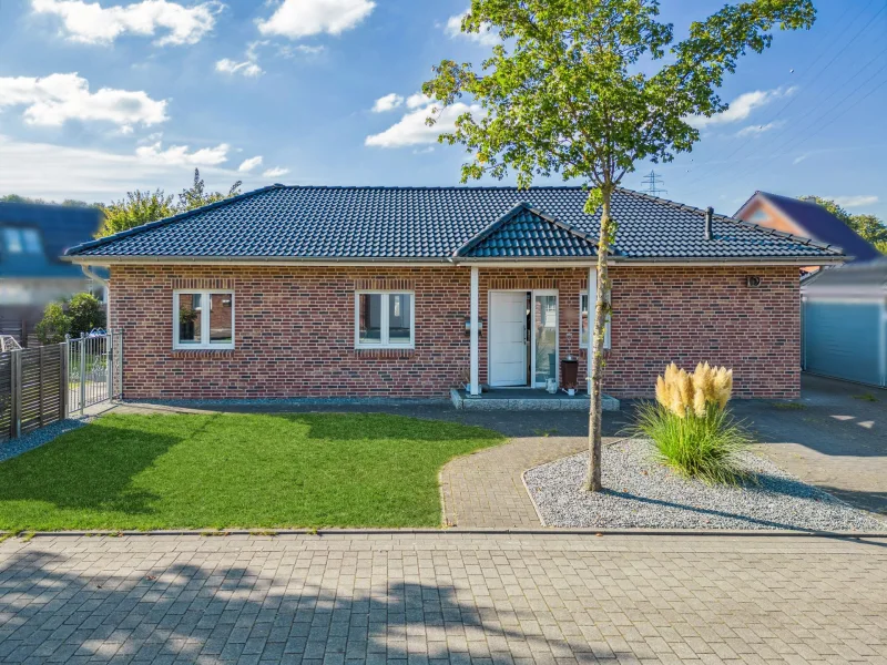 Hausansicht - Haus kaufen in Rendsburg - Hochwertiger, barrierefreier Winkelbungalow in unmittelbarer Nähe zum NOK in Rendsburg Hochfeld