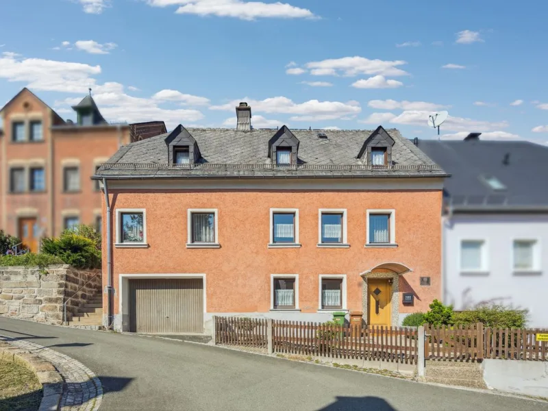 Außenansicht - Haus kaufen in Schwarzenbach a.d. Saale - Handwerker gesucht für Zweifamilienhaus in Schwarzenbach a.d. Saale