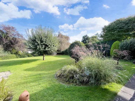 Garten - Haus kaufen in Hennef - Kleines, charmantes und gepflegtes Einfamilienhaus mit traumhaftem Garten in Hennef Lanzenbach