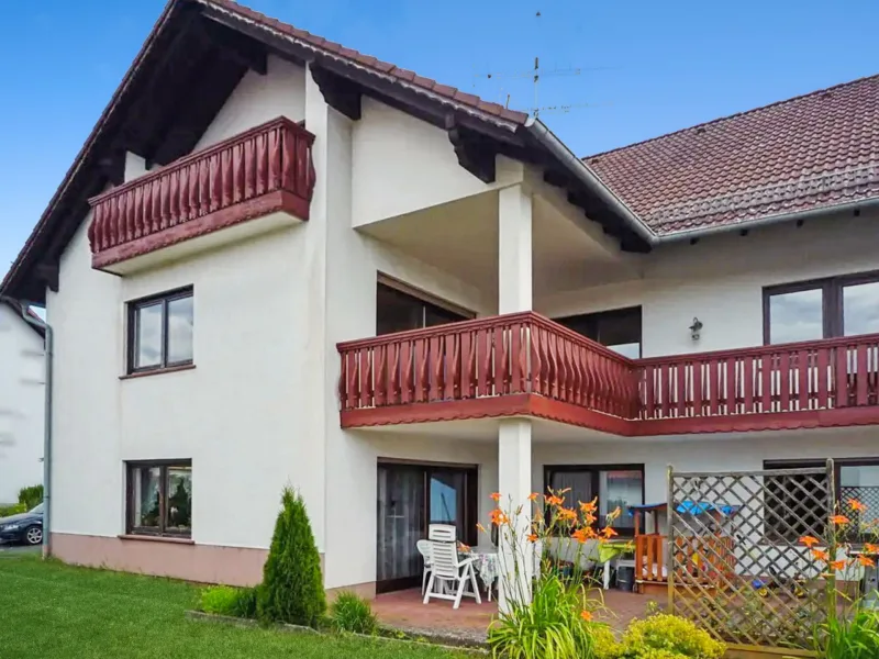 Hausansicht - Haus kaufen in Rothenfels - Schönes und gepflegtes Zweifamilienhaus mit weiterem Potential in ruhiger Lage von Bergrothenfels