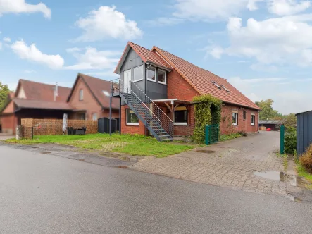 Titelbild - Haus kaufen in Rehburg-Loccum - Vermietetes 2-Familienhaus in ruhiger Lage von Münchehagen