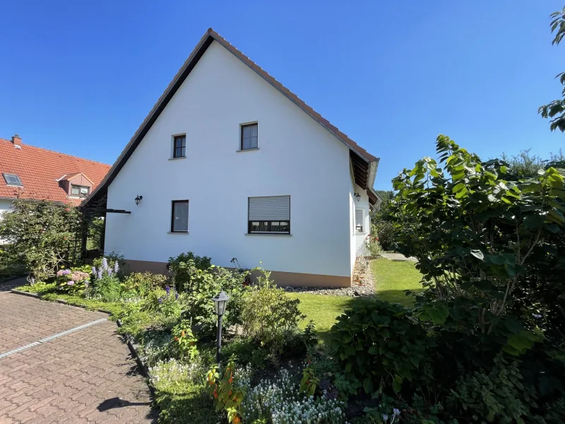 Ansicht 2 - Haus kaufen in Pirna-Jessen - Gemütliche und solide Doppelhaushälfte mit hochwertiger Ausstattung in Pirna / OT Jessen