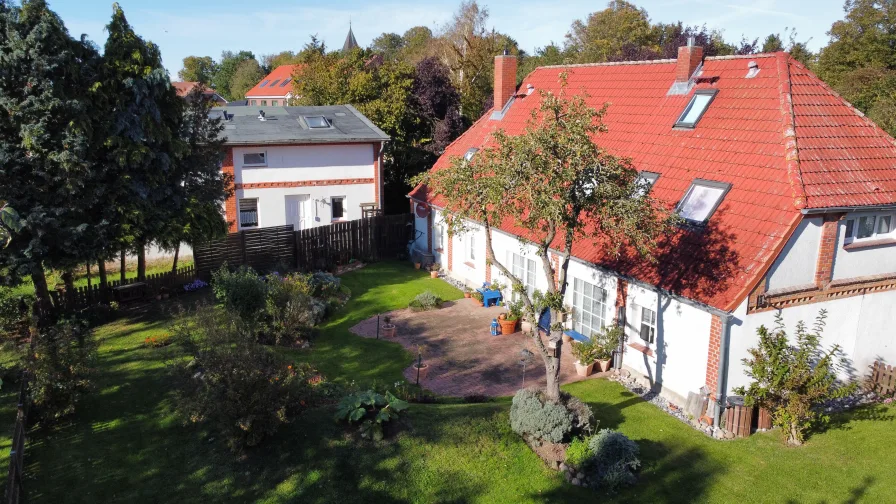 Titel - Haus kaufen in Laage - Tolles Renditeobjekt: Historischer Bauernhof mit vielseitigen Wohn- und Vermietungsmöglichkeiten