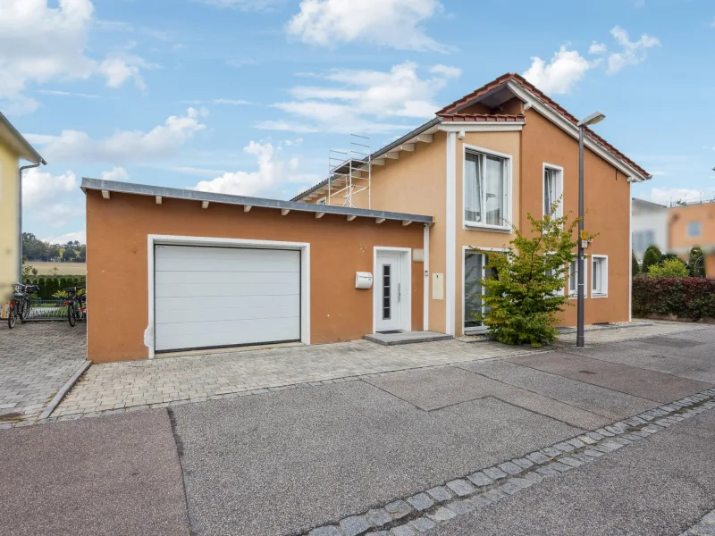 Außenansicht - Haus kaufen in Landshut - Modern und energieeffizient wohnen: Einfamilienhaus in begehrter Lage von Landshut