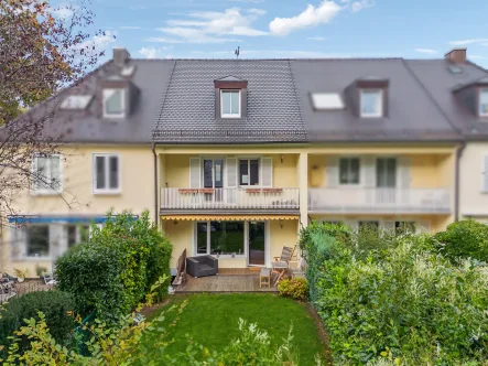 Titelbild - Haus kaufen in München - Gepflegtes und vermietetes Reihenmittelhaus in Toplage von München-Nymphenburg