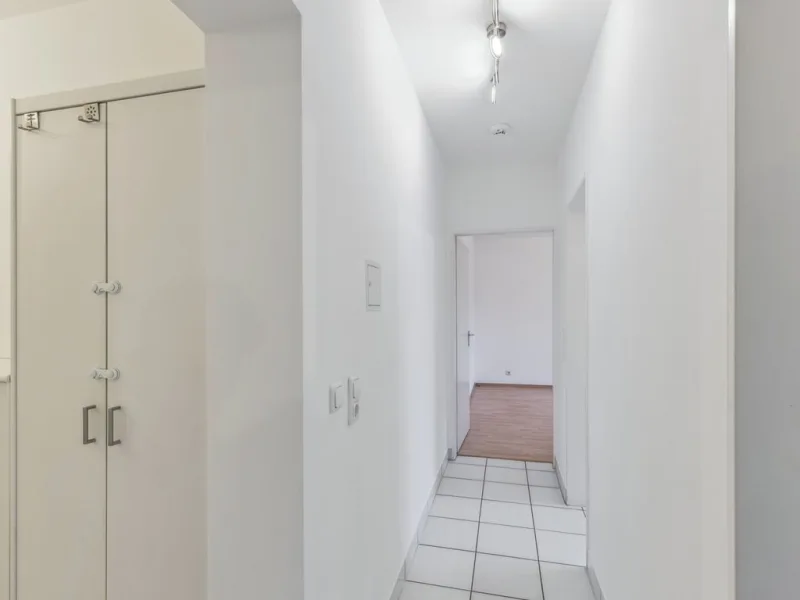 Hauptbild - Wohnung kaufen in Frankfurt - Kapitalanlage! Vermietete schöne  2-Zimmer-Wohnung in gepflegter Wohnanlage von Frankfurt-Zeilsheim