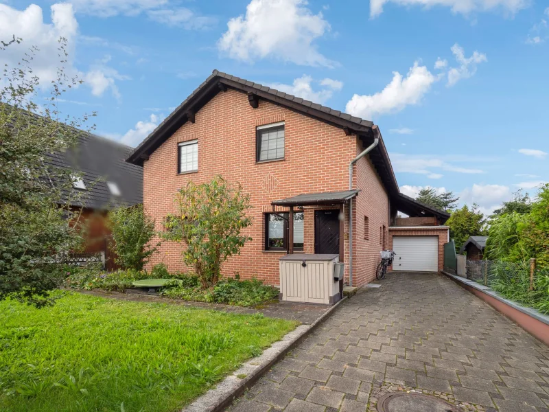 Titelbild - Haus kaufen in Langenfeld (Rheinland) - Freistehendes Einfamilienhaus mit Einliegerwohnung im beliebten Langenfeld-Richrath