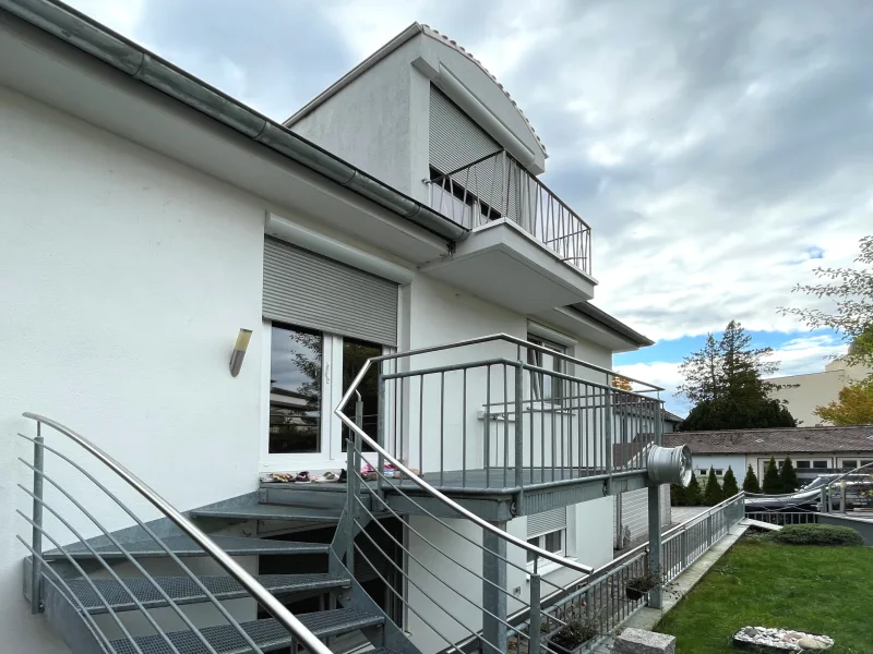 Zugang Garten - Wohnung kaufen in Kaufbeuren - Großzügige Wohnung auf 2 Etagen mit eigenem Garten und 3 Balkonen in Kaufbeuren - Neugablonz