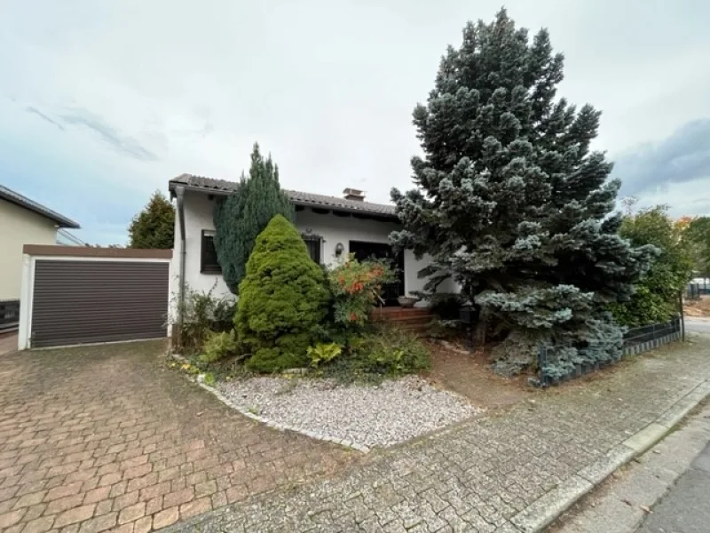 Hausansicht - Haus kaufen in Heuchelheim bei Frankenthal - Freistehendes Einfamilienhaus in Heuchelheim bei Frankenthal / Pfalz