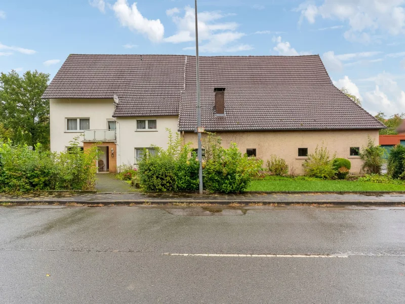 Außenansicht - Haus kaufen in Nieheim - Nieheim: Solider Resthof sucht Liebhaber