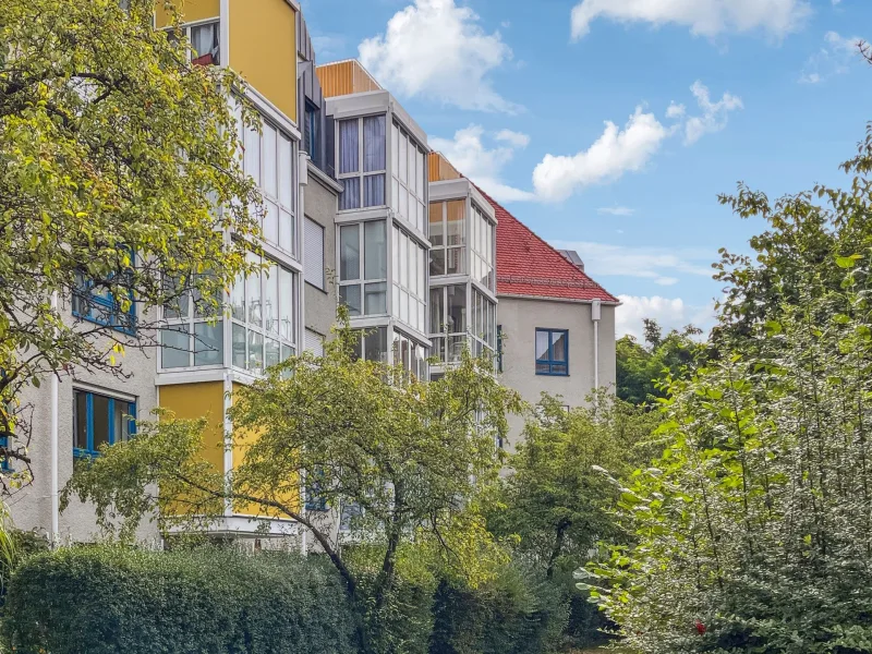 Titelbild - Wohnung kaufen in Augsburg - Pfiffig geschnittene 2- bis 3-Zimmer-Dachgeschoss-Wohnung im Augsburger Univiertel