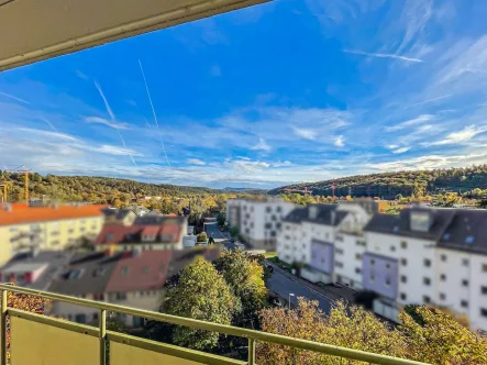 Blick - Wohnung kaufen in Tübingen-Derdendingen - Lichtdurchflutete 3-Zimmer-Wohnung in Tübingen-Derdendingen mit herrlicher Aussicht
