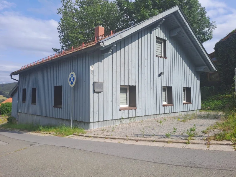 Gesamtansicht - Haus kaufen in Neukirchen beim Heiligen Blut - Kleines renoviertes Haus im Bay Wald bei Neukirchen Hl. Blut