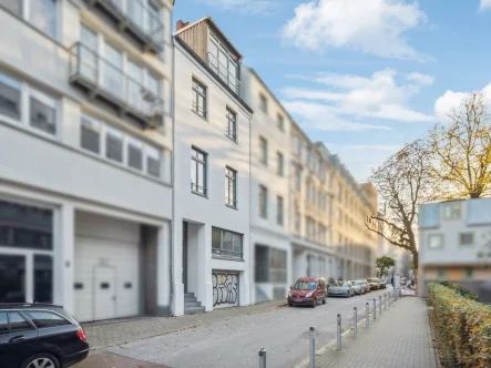 Titelfoto - Haus kaufen in Hamburg - Stadthaus zwischen Alster und Lange Reihe -  Wohnen und Arbeiten unter einem Dach in HH-St. Georg