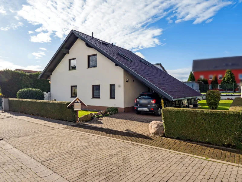 Titelbild - Haus kaufen in Torgau - Planen Sie jetzt für Ihre Zukunft! Traumhaftes Familiendomizil mit 4 Zimmern in Torgau