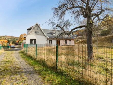 Zufahrt - Haus kaufen in Schwarzenberg - Sanierungsobjekt mit Potential und großem Garten in Schwarzenberg