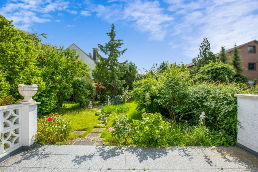 Terrasse mit Gartenblick