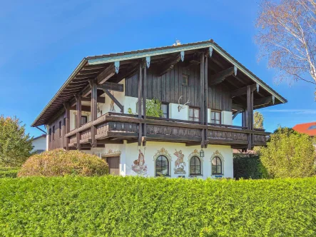 Ansicht - Haus kaufen in Übersee - Traumhaus im idyllischen Landhausstil in ruhiger Lage von Übersee