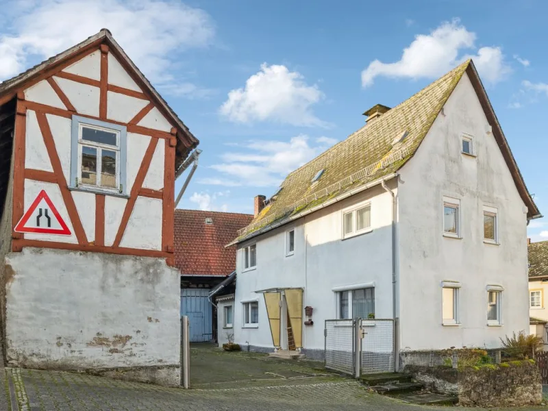 Hausansicht - Haus kaufen in Waldems - Charmanter Dreiseithof in Waldems-Niederems