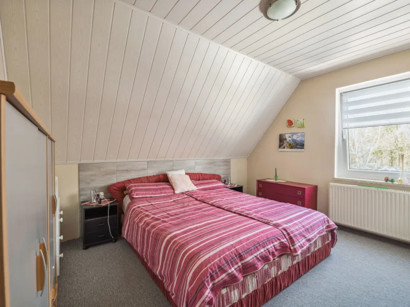 Schlafzimmer 1 DG