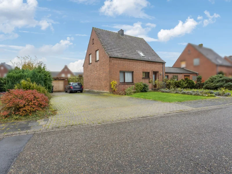 Titelbild - Haus kaufen in Weeze - Freistehendes Ein- bis Zweifamilienhaus in ruhiger Sackgassenlage von Weeze