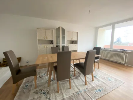 Hauptbild - Wohnung kaufen in Raunheim - Kapitalanlage - Schöne 2-Zimmer-Küche-Bad-Wohnung mit Balkon und PKW-Stellplatz in Raunheim