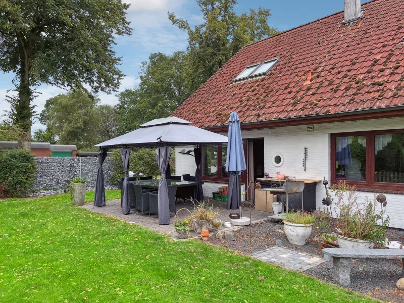 Gartenansicht - Haus kaufen in Hardebek - Hier können Ihre Kinder noch unbeschwert aufwachsen! - großes Haus, großer Garten, kleines Dorf!