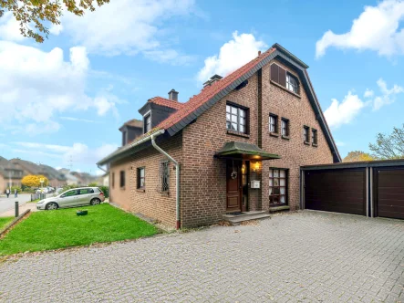 Titelbild - Haus kaufen in Moers - Sehr gepflegte Doppelhaushälfte mit idyllischen Garten und Doppel Garage in Moers-Holderberg 